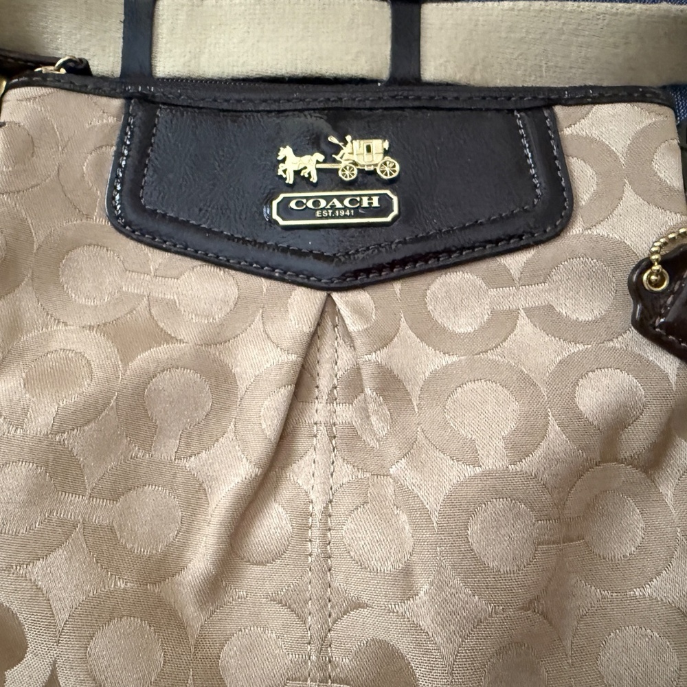 Coach crossbody bag in very good condition. - Picture 2 of 7